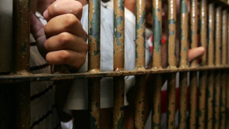 “Não aceito que vacine preso antes de agente da segurança”, dispara secretário de Saúde