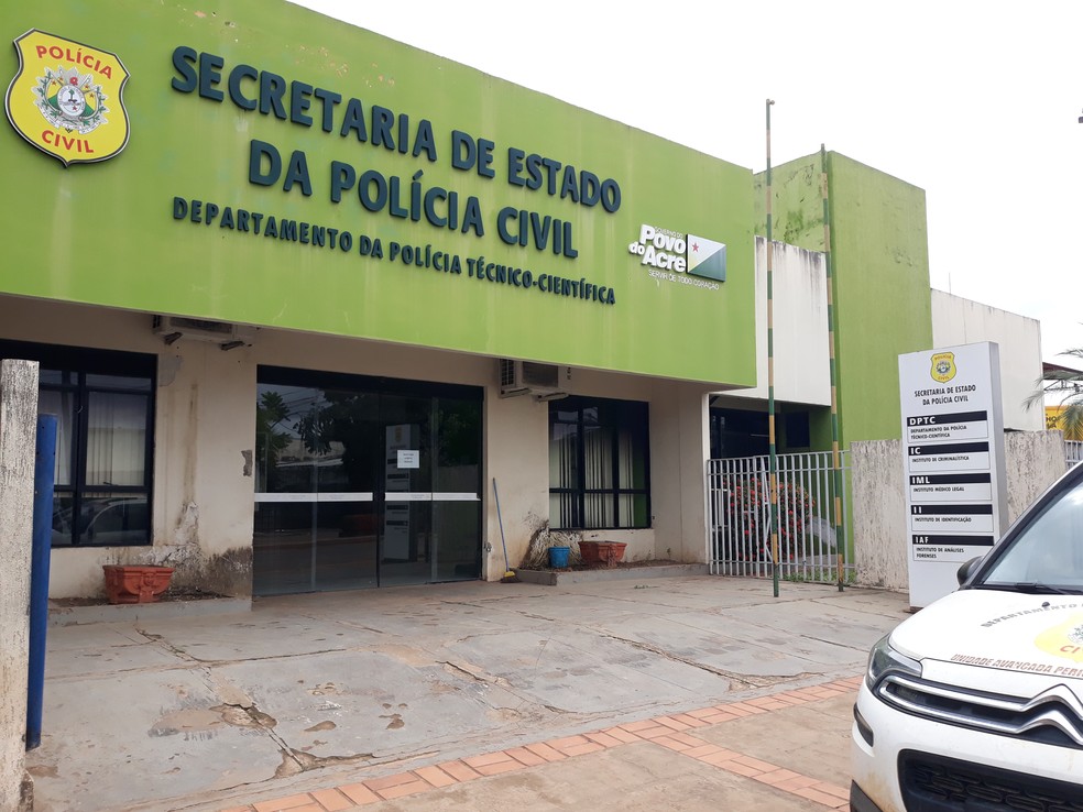 Motociclista tem ataque epiléptico, bate a cabeça em um poste e morre no Acre