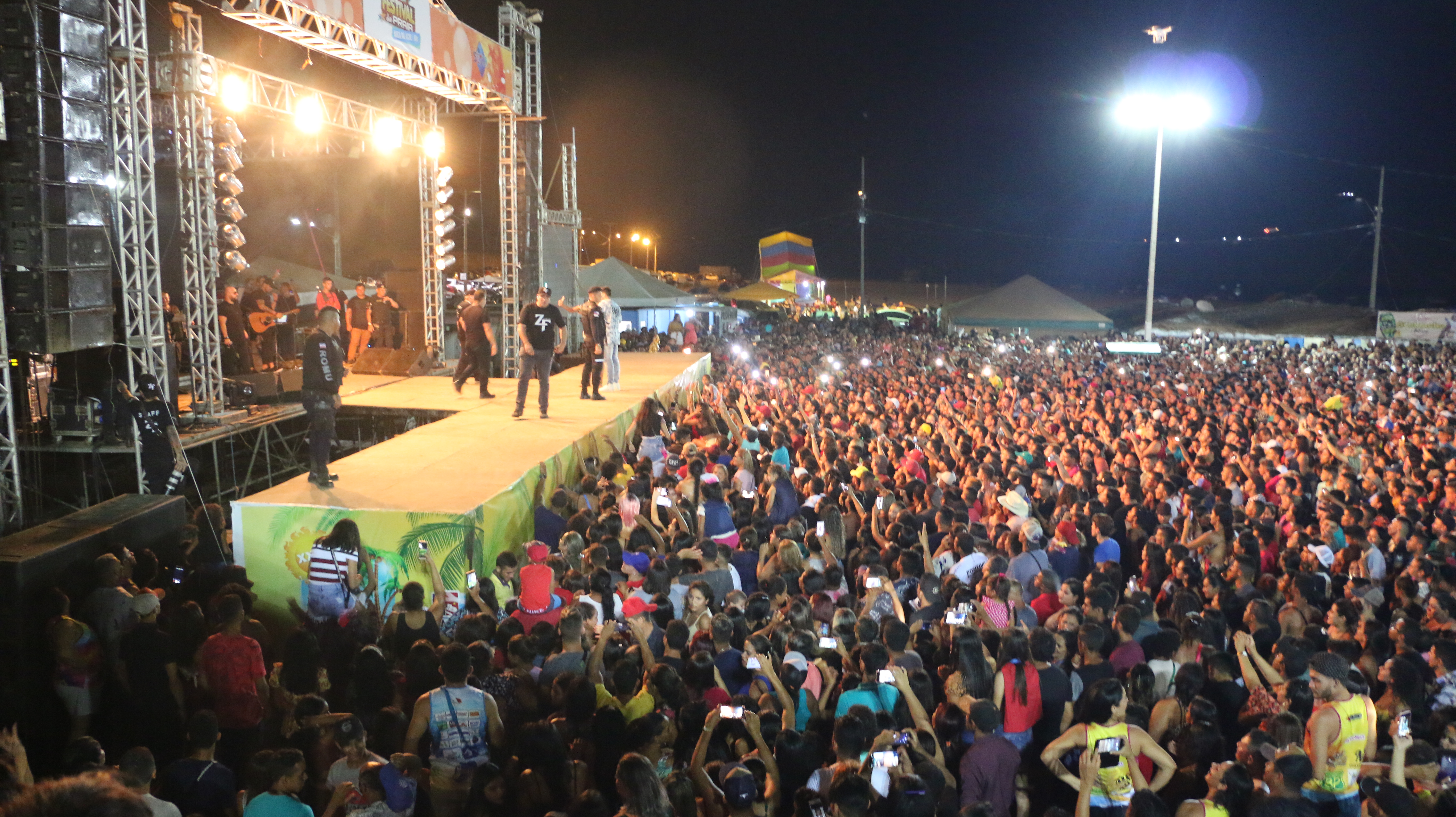 Com Zé Felipe, Festival de Praia de Boca do Acre arrasta mais de 20 mil pessoas