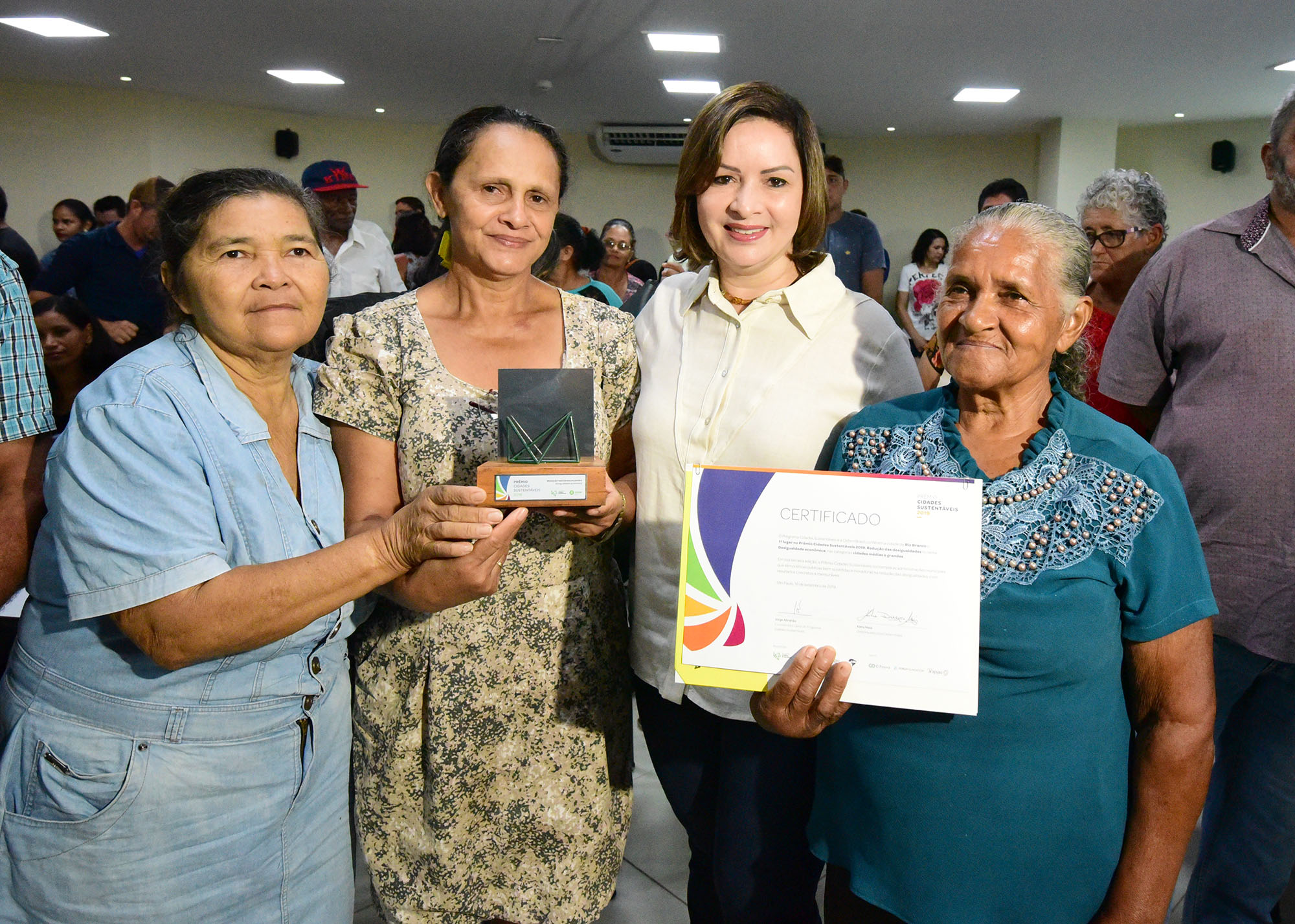 Prefeita Socorro Neri recebe produtores rurais para um café da manhã