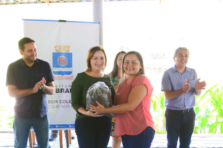 Ato de entrega de composto orgânico Fotos Fagner Delgado 10