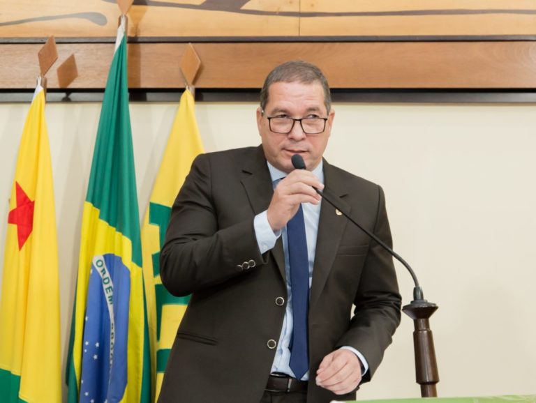 Deputado denuncia que professores do Acre podem estar recebendo abaixo do piso nacional