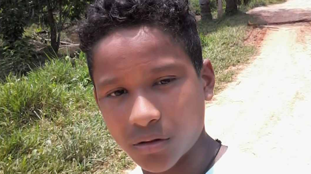 Adolescente de 13 anos morre eletrocutado ao encostar em fio de alta tensão no Acre