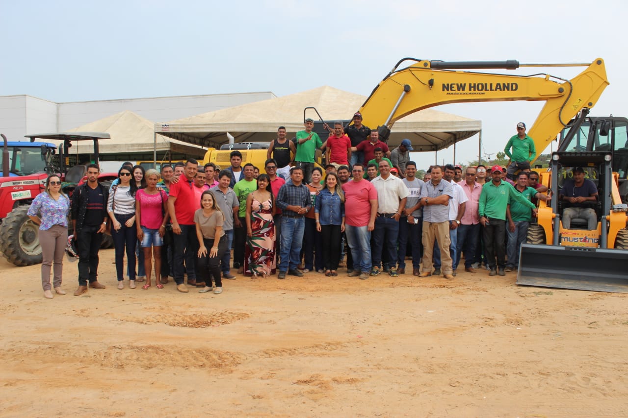 Prefeitura de Brasileia entrega maquinários para comunidades rurais