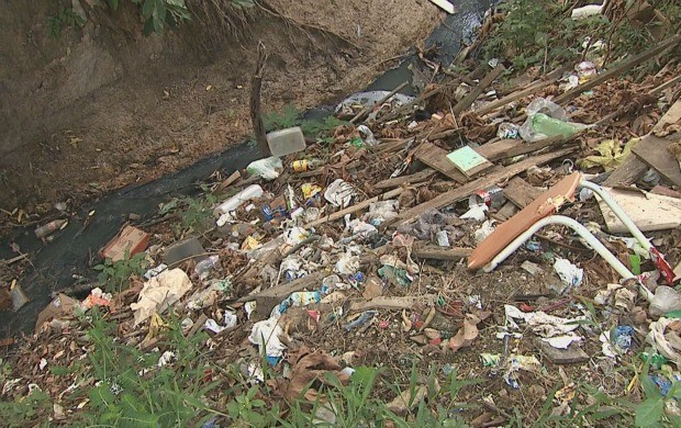 Igarapé São Francisco, maior afluente urbano do Rio Acre, está morrendo