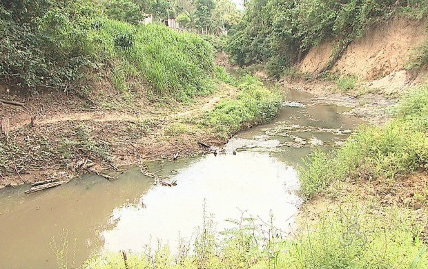 Igarapé São Francisco, maior afluente urbano do Rio Acre, está morrendo