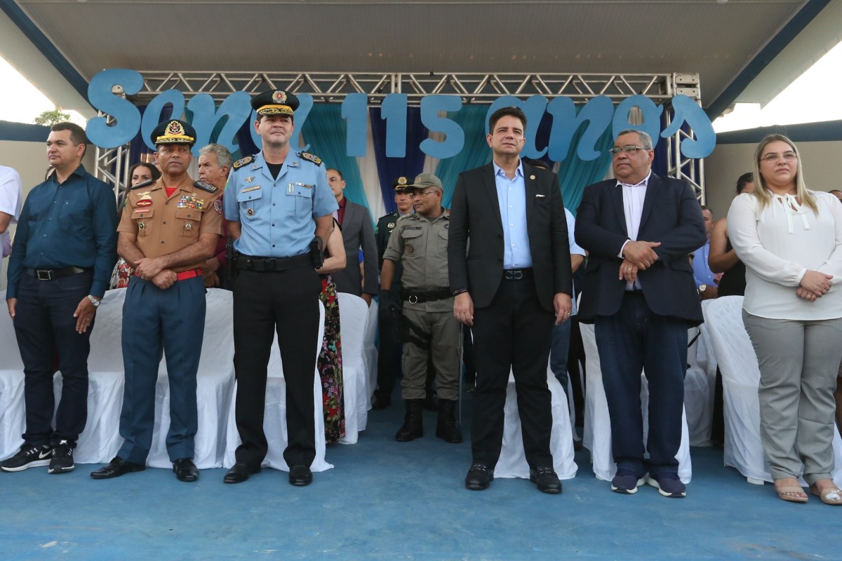 No aniversário de Sena, Cameli recebe terreno para o Colégio Militar e manifesta carinho pela população