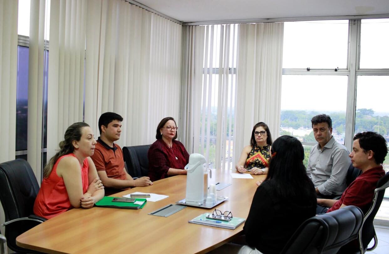 Vanda Milani assegura apoio à saúde do Estado em reunião com secretária