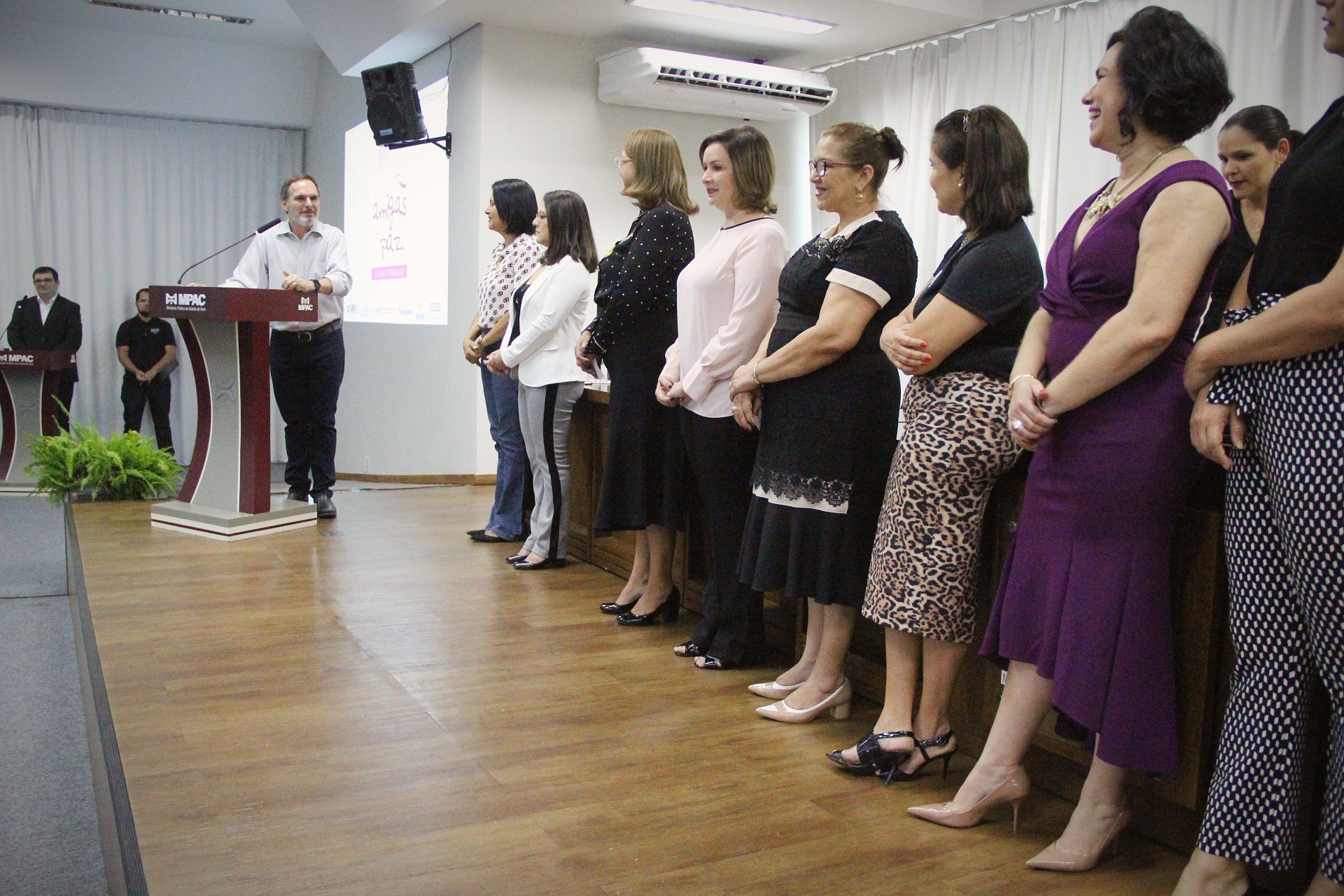 Senai vai atender mulheres vítimas de violência em parceria com MPAC