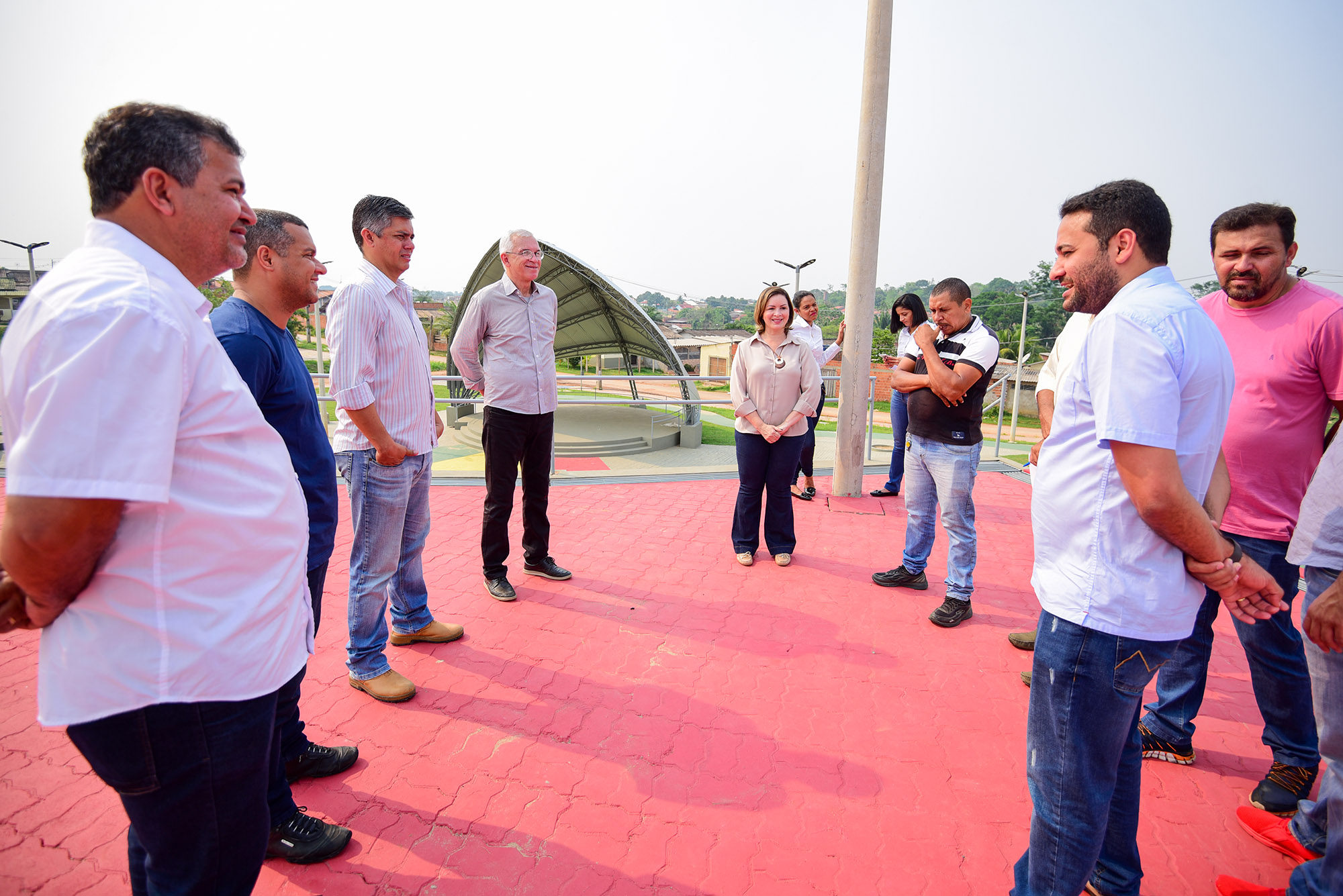 Prefeita Socorro Neri vistoria obra e define data da inauguração