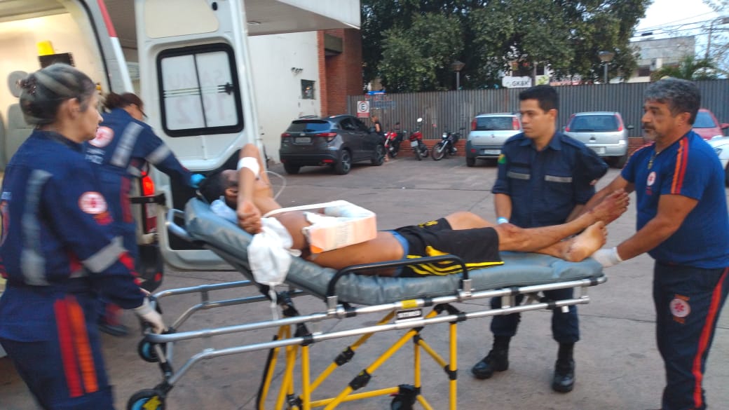 Bandidos disparam 6 tiros e homem é baleado