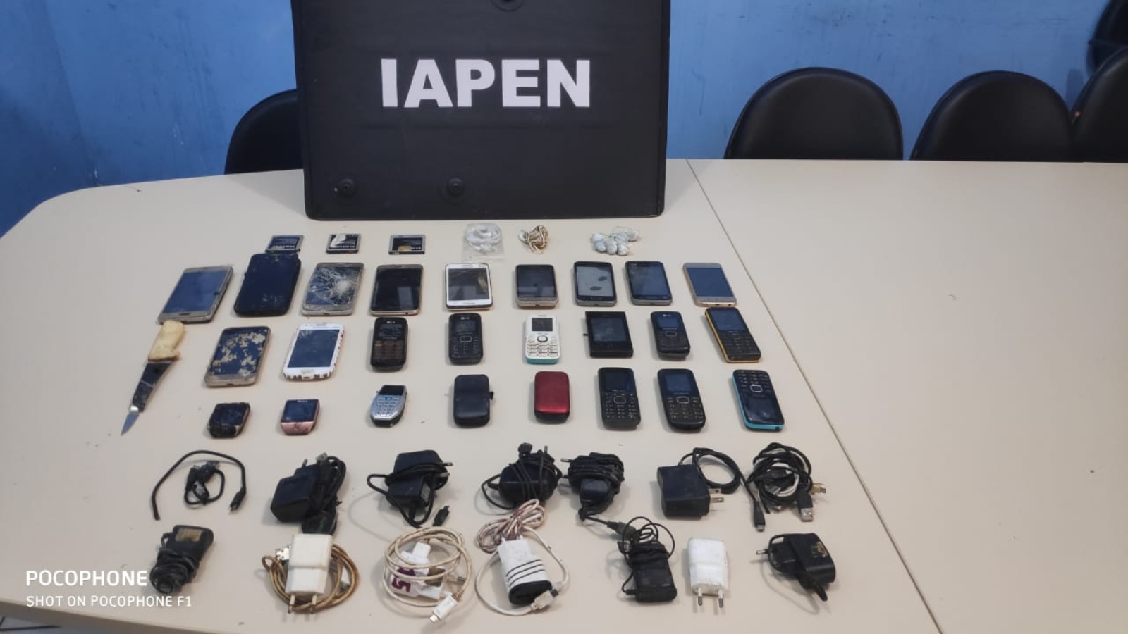 Polícia apreende 23 celulares e drogas em presídio