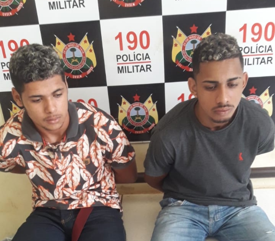Dupla faz clientes e funcionários reféns em farmácia