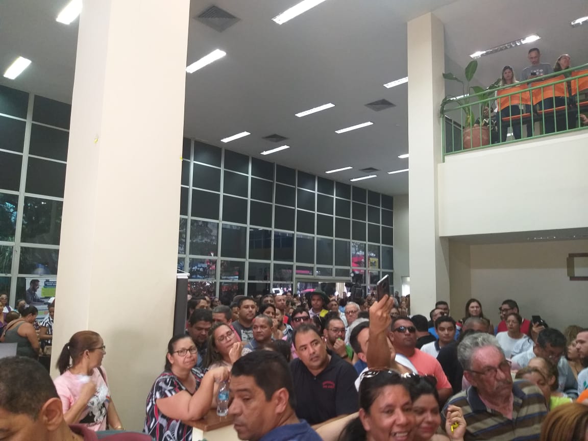 Servidores da saúde em greve cumprem promessa e ocupam o prédio da Sesacre