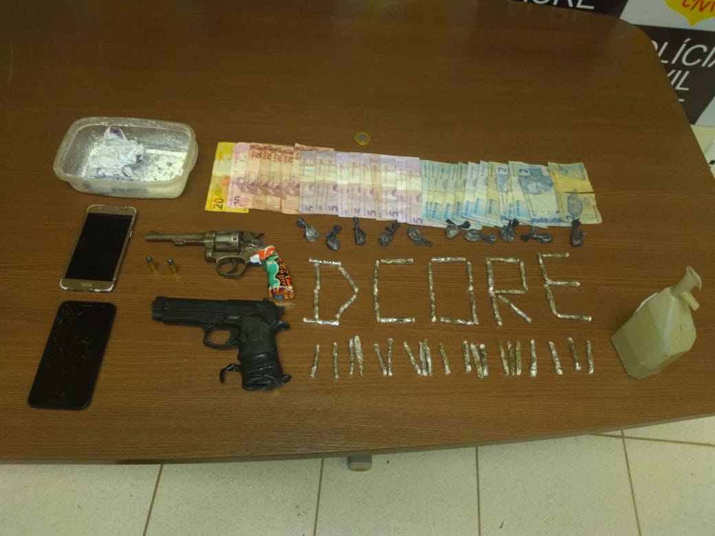 Polícia fecha boca de fumo ao lado de escola no Alto Alegre e prende dois