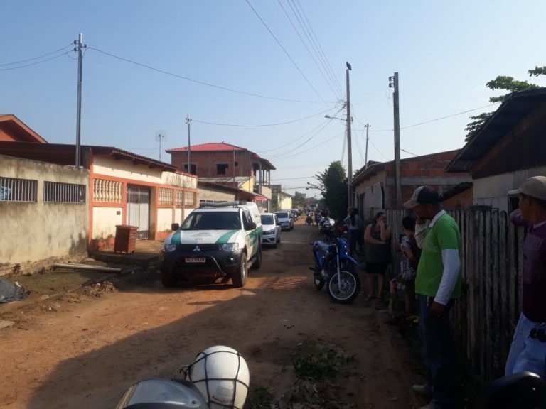 Casal de idosos é morto a facadas e a pauladas em Sena; filho pode ser o assassino