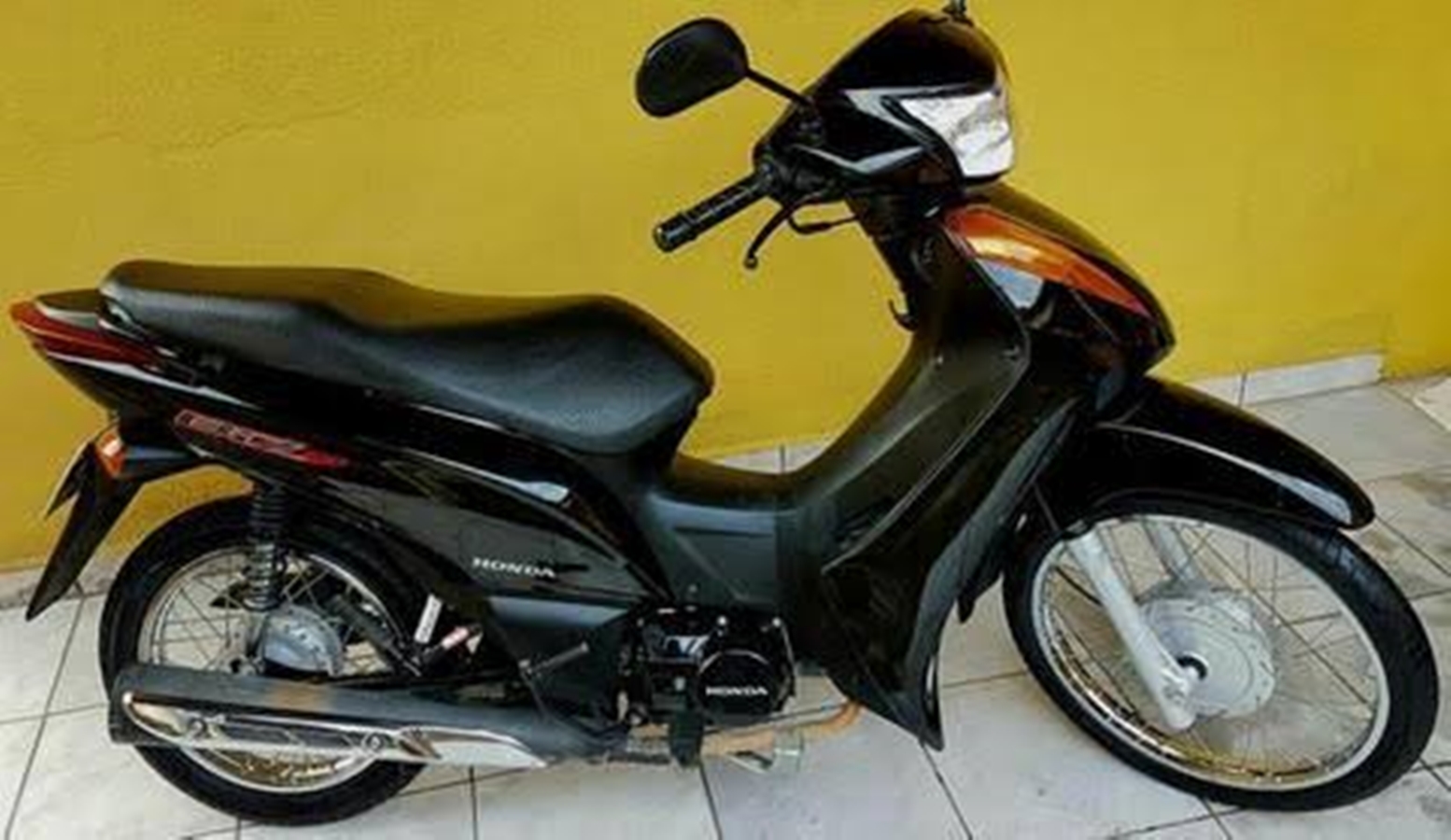 Bandidos armados roubam moto na Estrada do Apolônio Sales