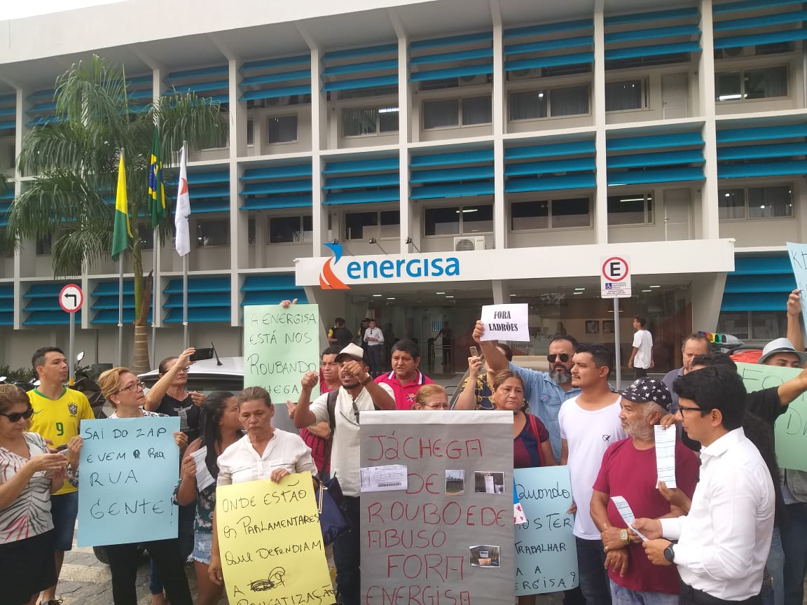 Em protesto, manifestantes repudiam decisão da Energisa: “Estão nos roubando”