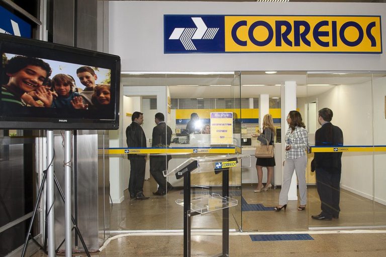 Correios leiloa notebooks e celulares entre 61 mil itens devolvidos