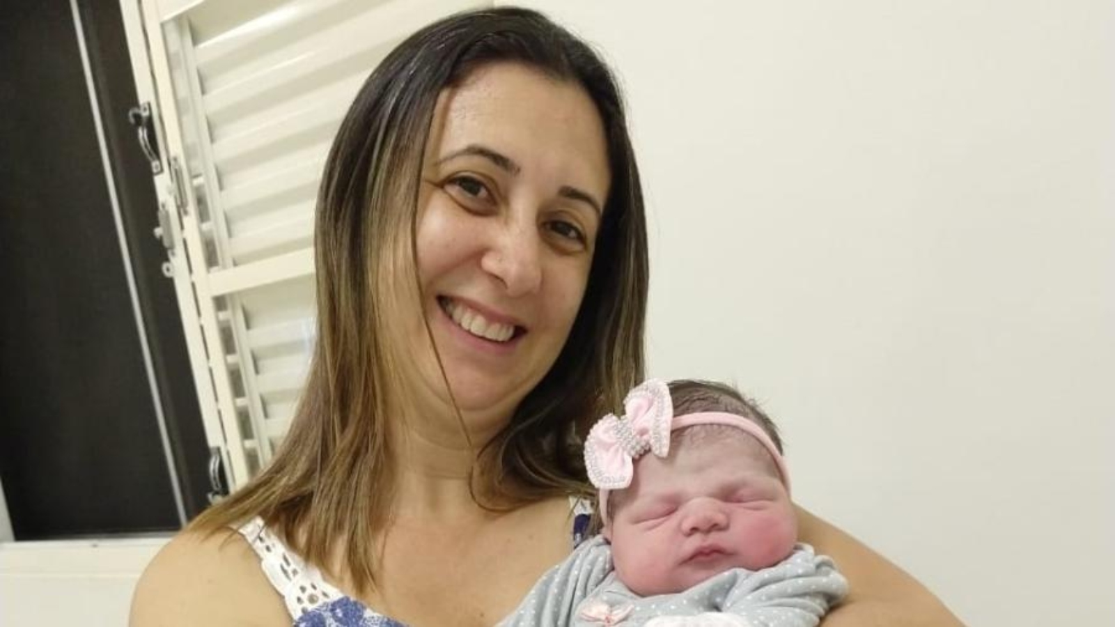 Sonho completo: homem que estava grávido dá à luz Antonella, por cesárea