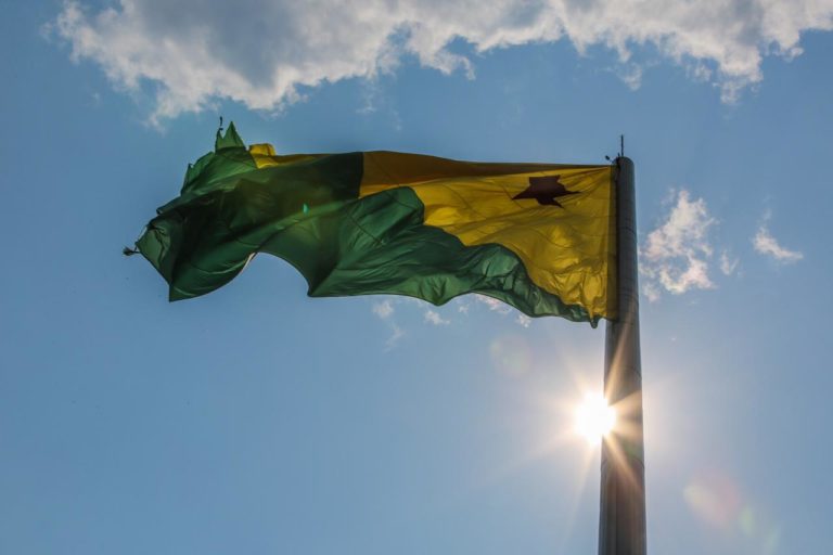 História e latrina aguardam seus representantes da política acreana