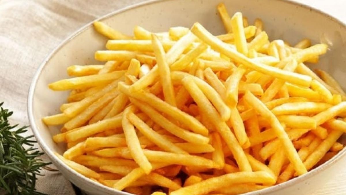 Adolescente fica cego após se alimentar apenas com batata frita