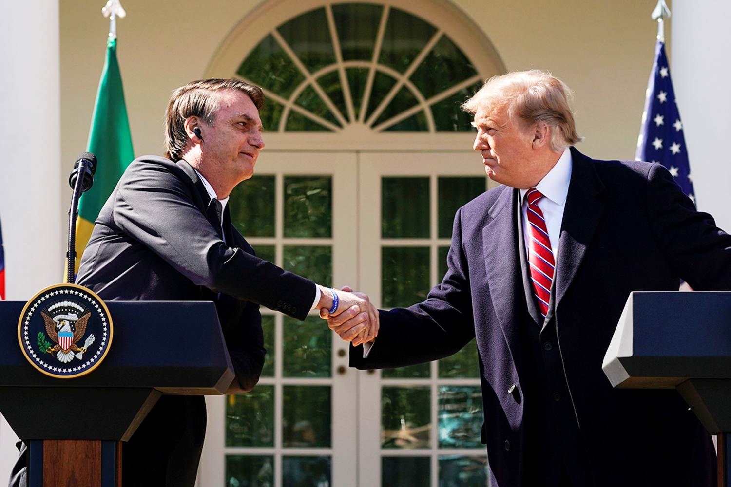 Bolsonaro diz “i love you” para Trump e ouve “bom te ver de novo” do americano