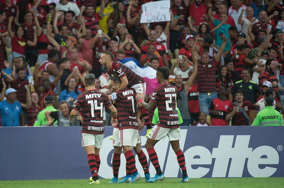 Santos sofre com Gabigol e Flamengo dispara na ponta