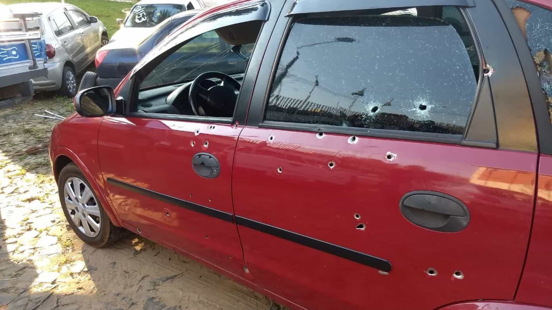 Casal e criança de seis anos mortos com cerca de 50 tiros