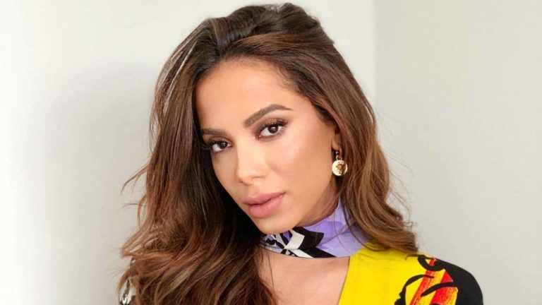 Anitta diz que suas partes íntimas cheiram a algodão doce: “É perfeito”