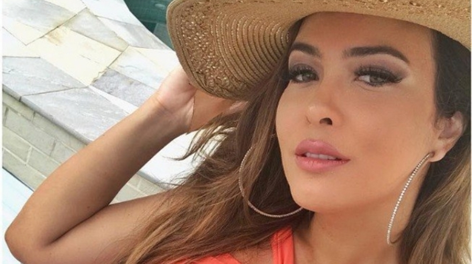 Geisy Arruda atende pedido de seguidor e divulga foto seminua