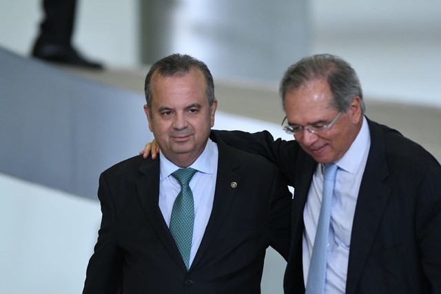 Governo estuda reduzir depósito de patrão para FGTS e multa rescisória