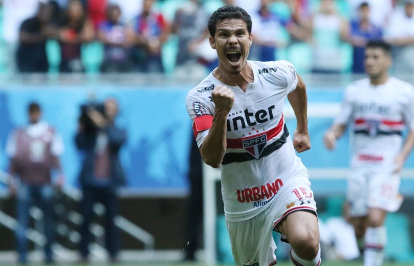 André Rizek diz que Hernanes tem lesão crônica grave no tornozelo; São Paulo nega