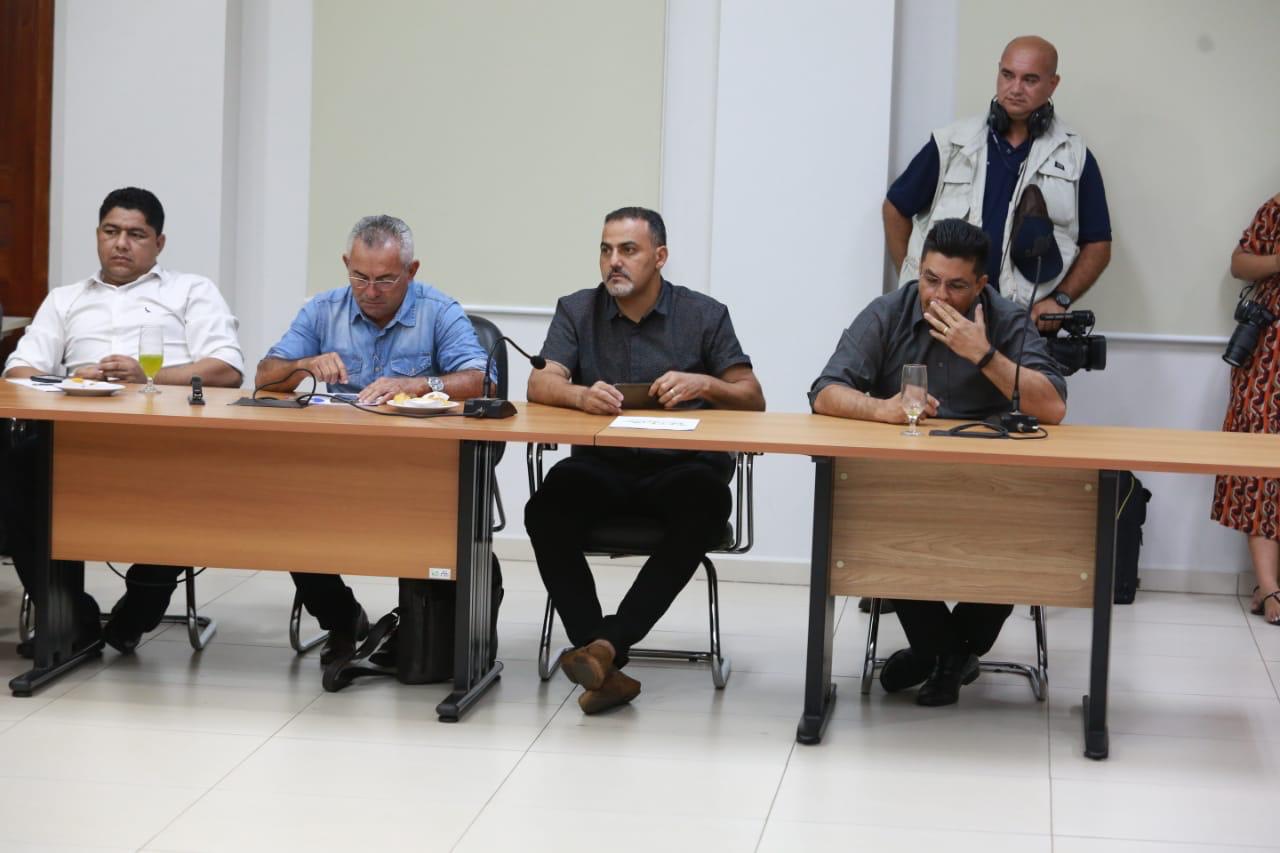 Ilderlei Cordeiro solicita emenda para construção de unidades habitacionais em Cruzeiro do Sul