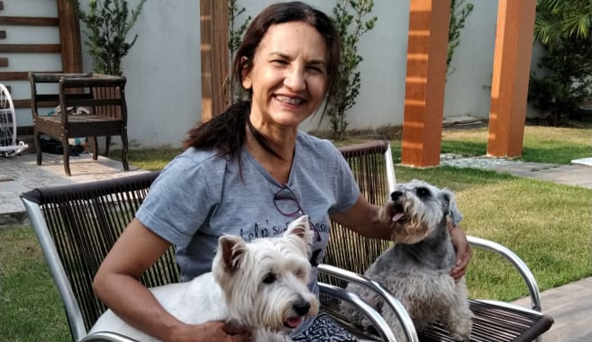 Professora da Ufac ‘desiste’ de humanos e passa a ensinar boas maneiras a pets