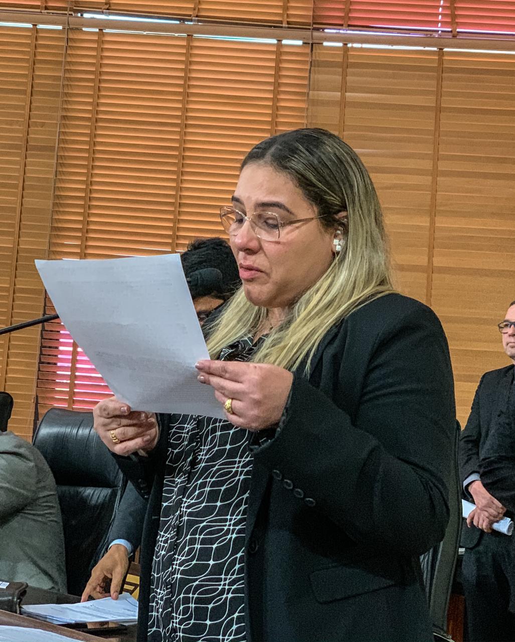 Esposa de Mazinho chora ao falar de episódio de prefeito e PM e pede desculpas a Gehlen