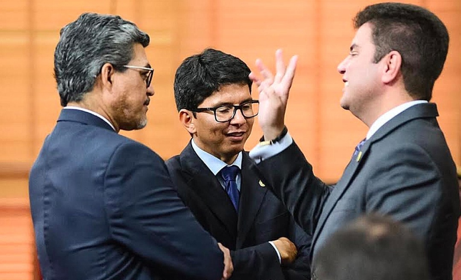 Oposição vai à Justiça pela derrubada dos vetos de Cameli que inclui a LDO para 2020