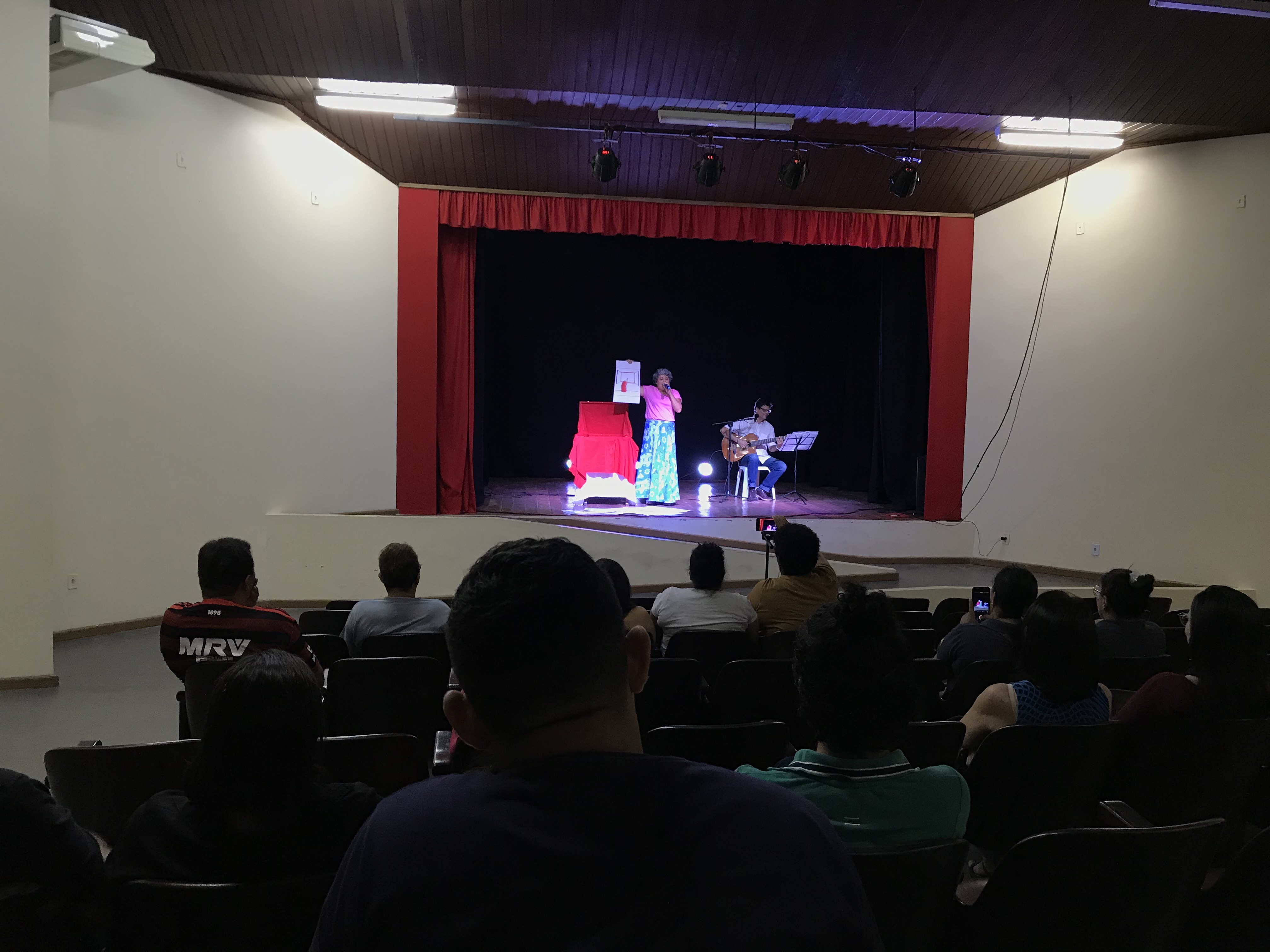 Prefeitura de Rio Branco oferece espetáculo teatral para servidores do município