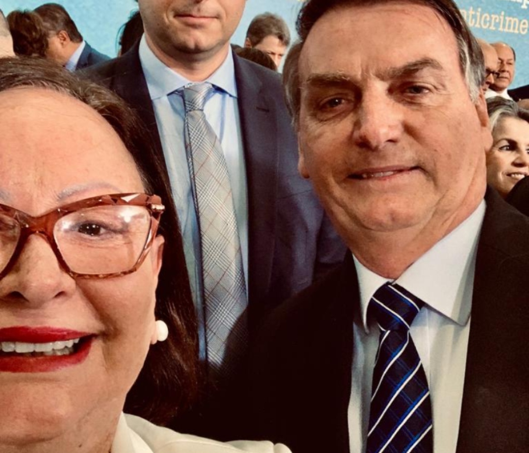 Ao lado de Bolsonaro e Moro, Vanda Milani participa de solenidade no Planalto