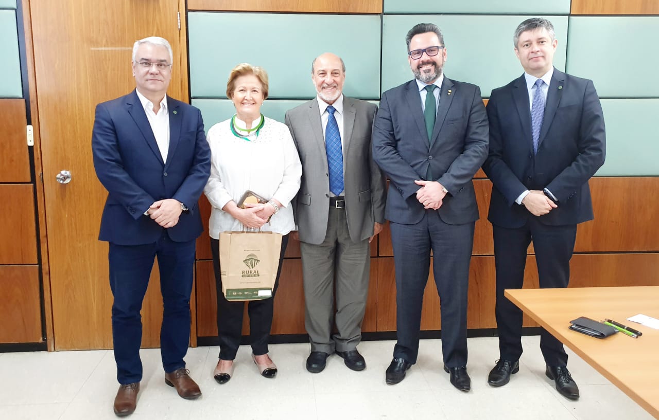 Alan Rick e Ana Amélia apresentam projeto inovador para produção de borracha anti-alérgica
