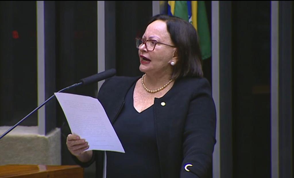 Vanda Milani estranha silêncio dos ambientalistas no caso das manchas de petróleo no Nordeste