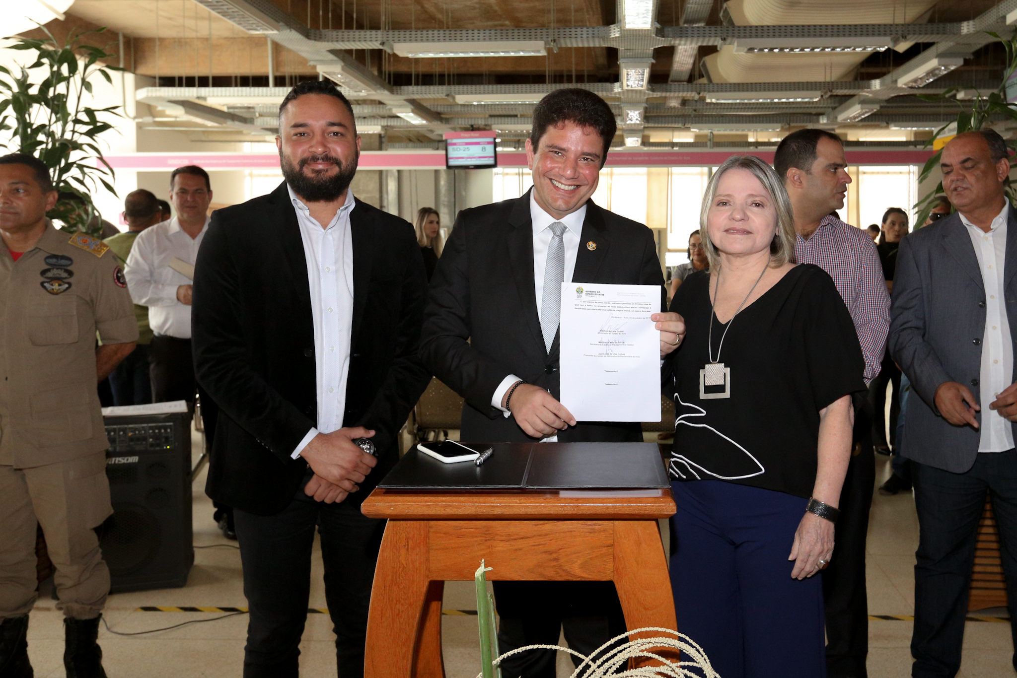 Gladson assina obras de revitalização da OCA e uso de mão de obra de presos