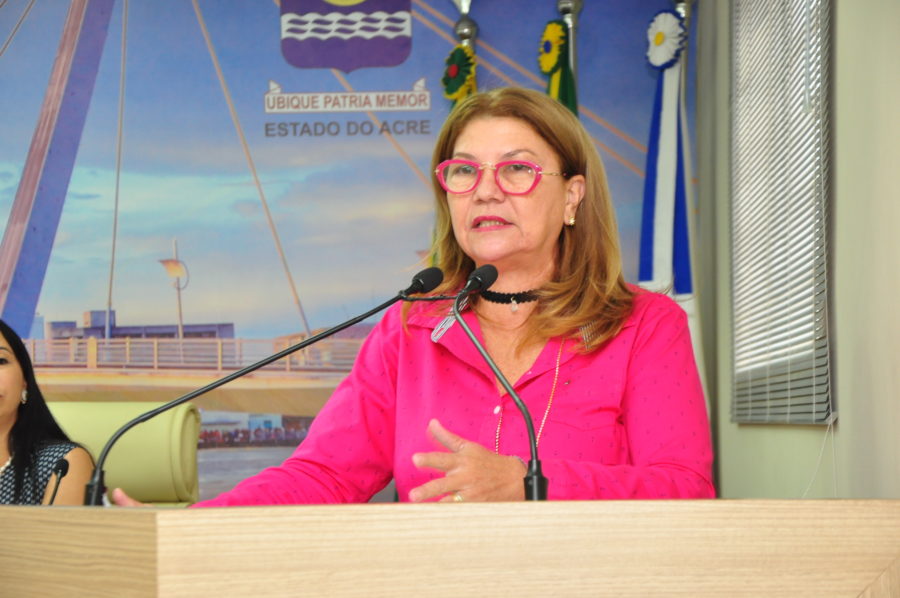 De que lado está o PSD? Na Câmara, irmã de Petecão ataca Bolsonaro e Gladson