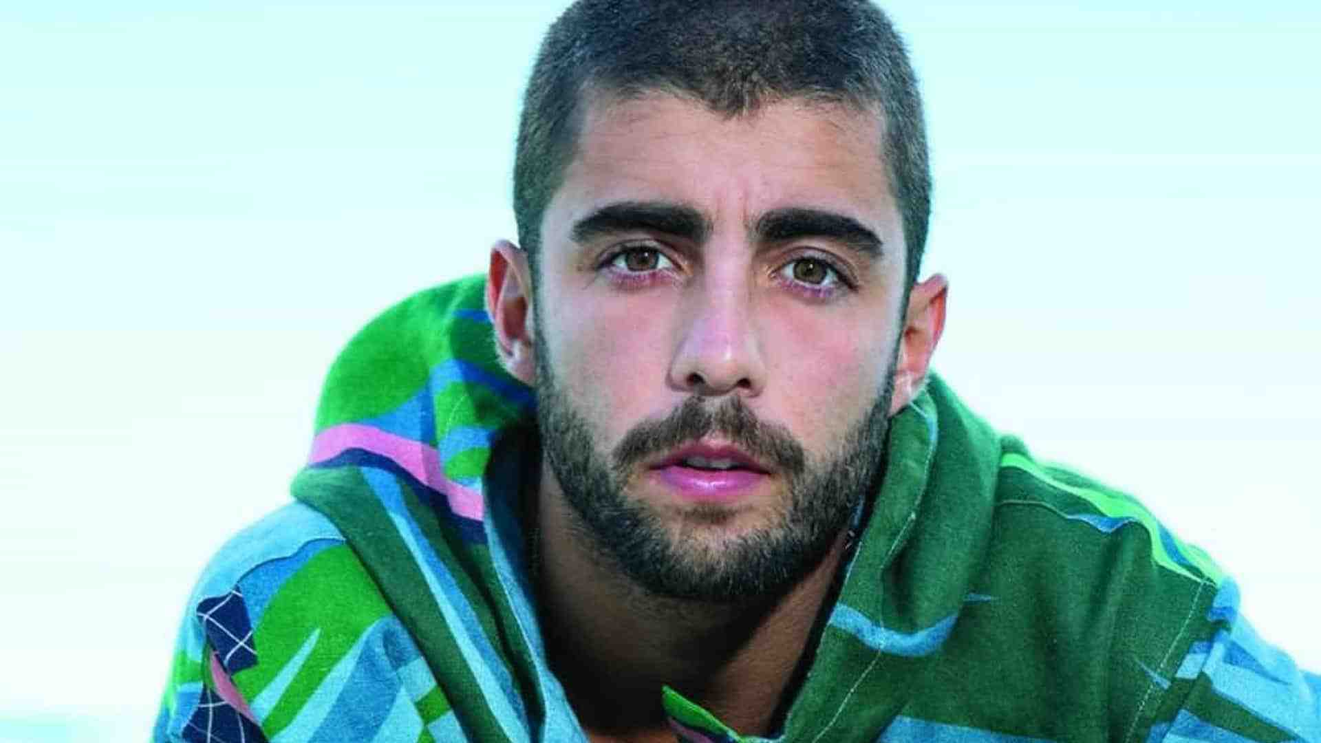Pedro Scooby é flagrado beijando bonitão em público e vídeo polêmico é exposto