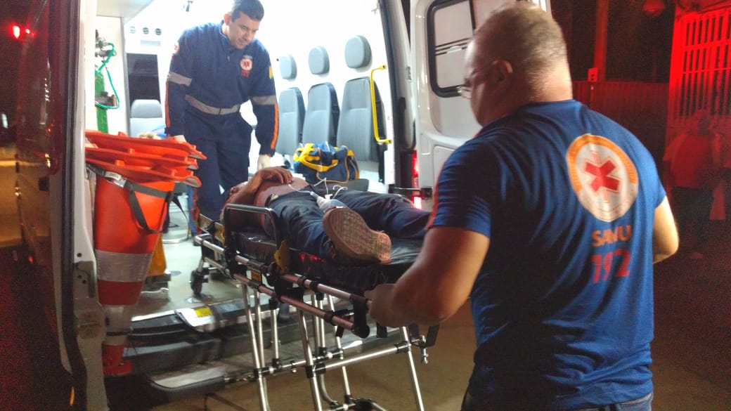 Homem leva facada no tórax e fica em estado grave após discussão com desconhecido