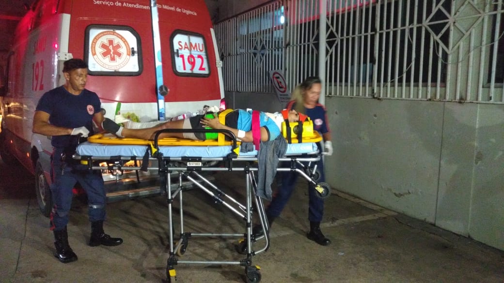 Mulher é atropelada após cair de moto em buraco na Via Verde