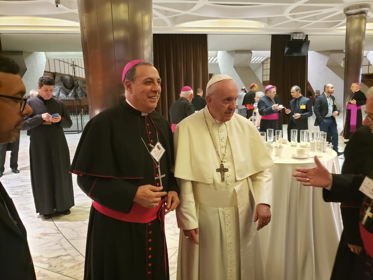 Dom Joaquín Pertiñez aparece em foto com Papa Francisco, no Vaticano