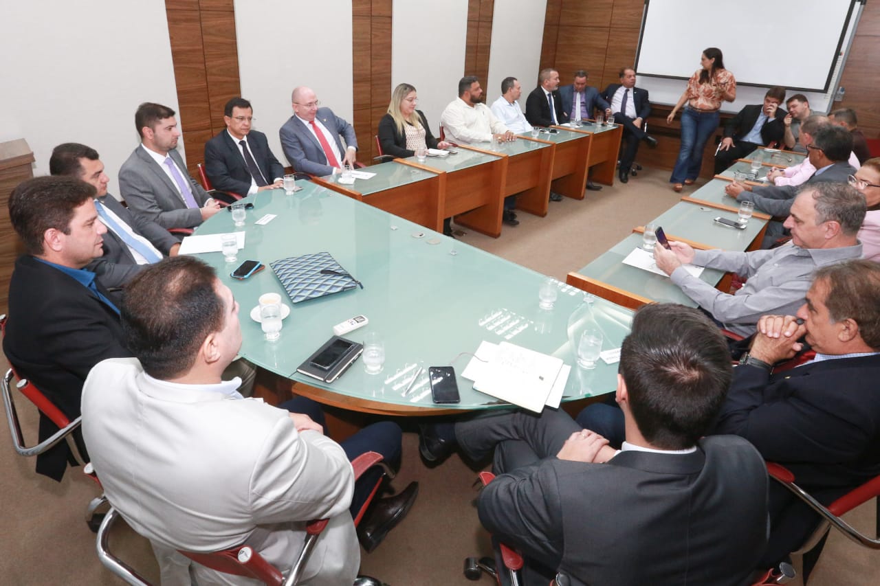 Governador convoca deputados da base para café da manhã na Casa Civil