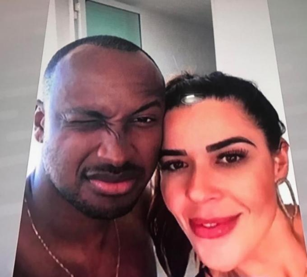 Thiaguinho foi flagrado com morena uma semana antes de anunciar separação