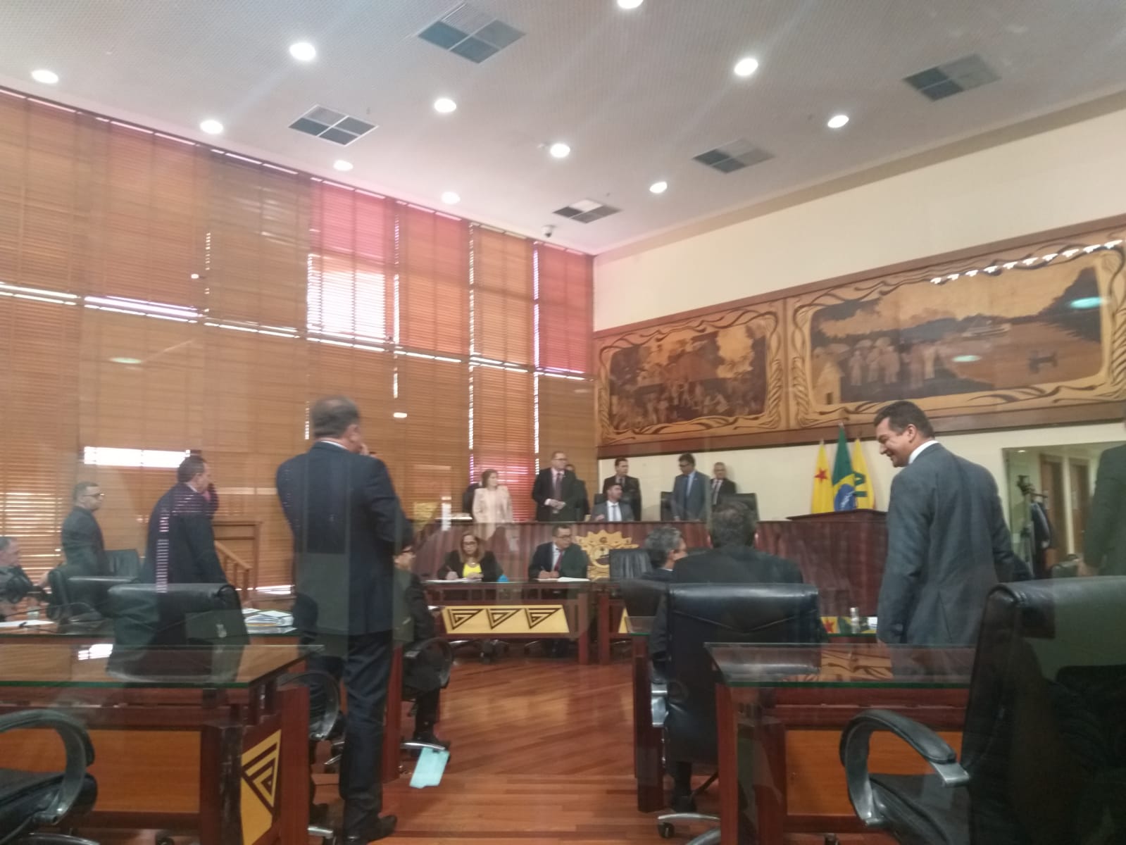 Base do governo derruba oposição e desarquiva projeto de alteração da LDO na Aleac